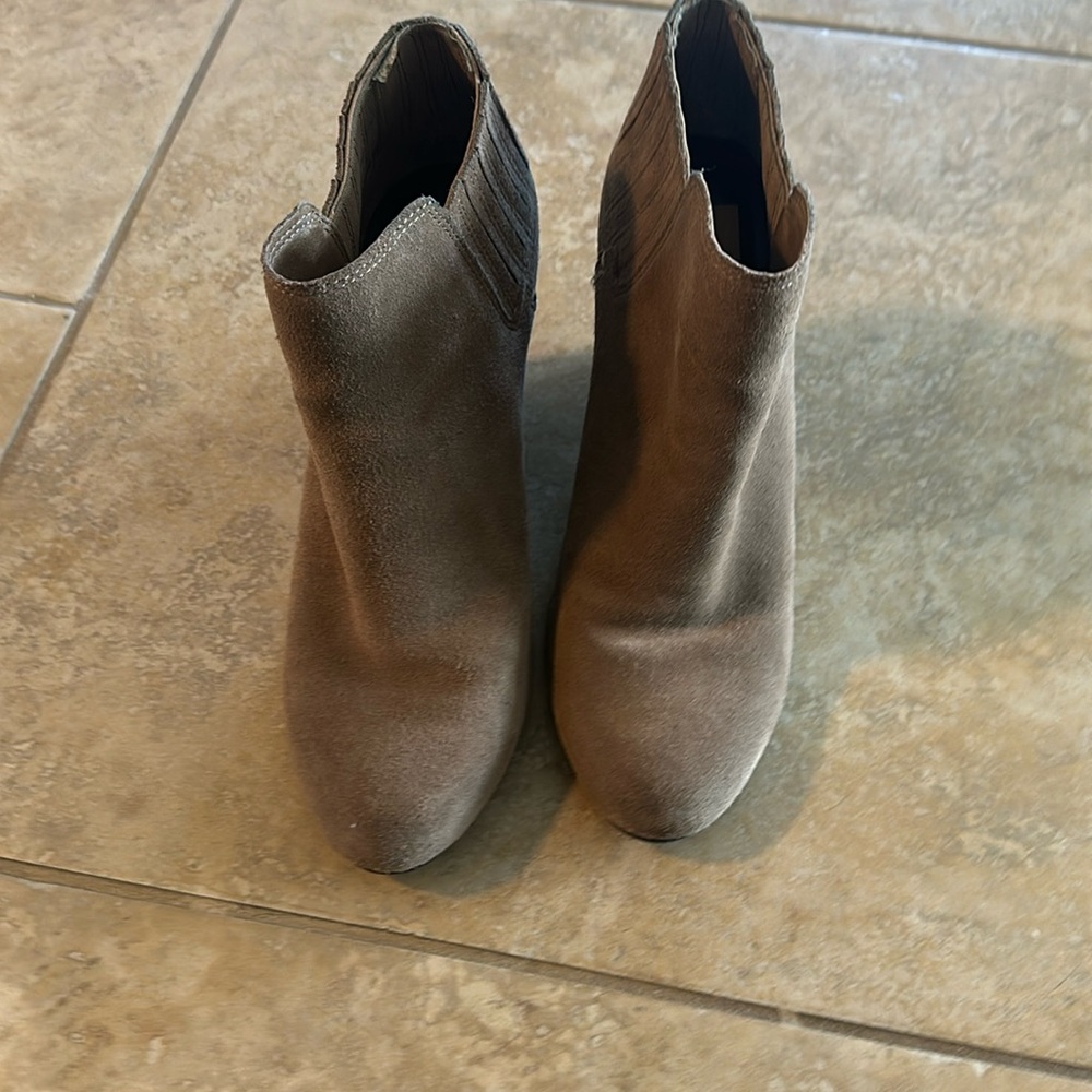 Dolce vita wedge bootie size 6